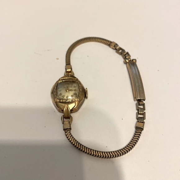 Vintage Bulova Fifth Ave. NewYork 10K rolled gold plated 17 jeweled watch. - Picture 2 of 5